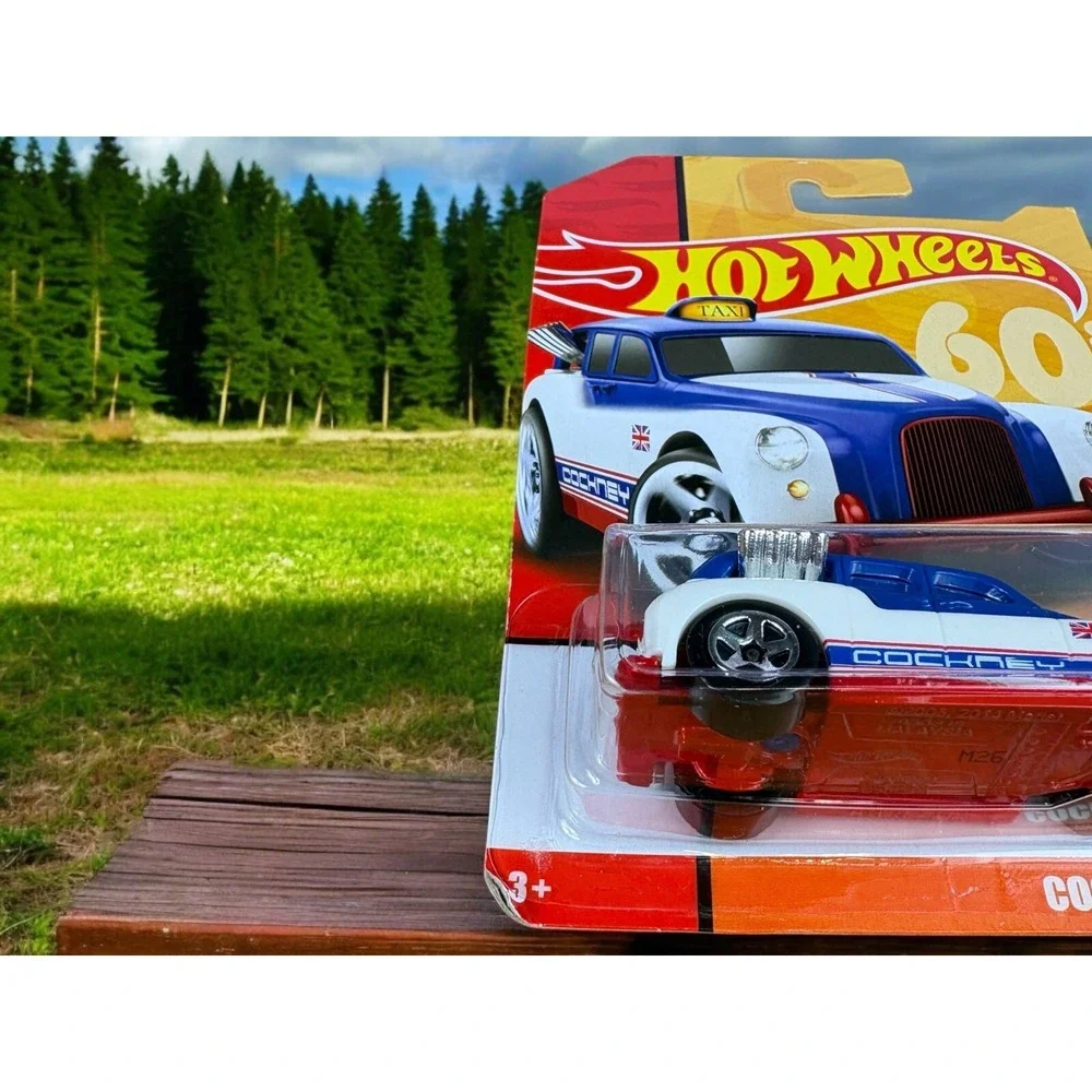 2017 HOT WHEELS 60's SERIES  COCKNEY CAB II  IN RED, WHITE, BLUE #2/8 Diecast